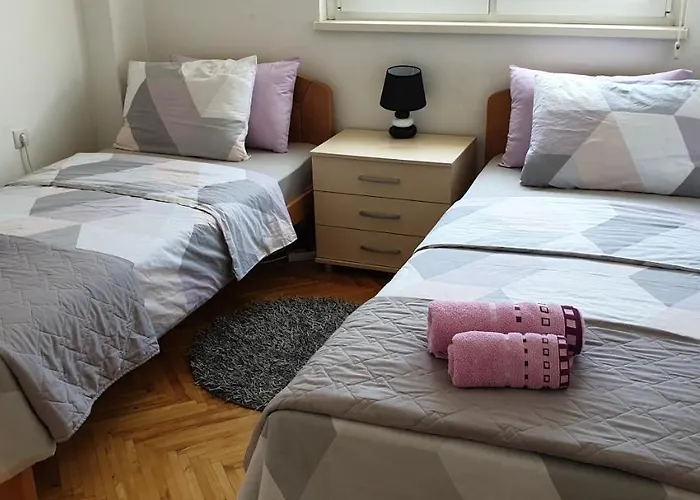 Aurelia Apartment